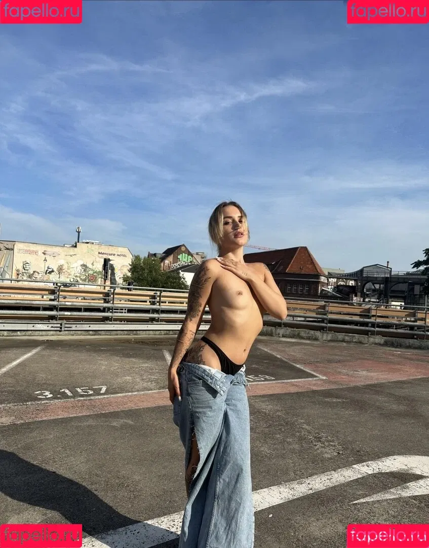HakunaMavie Onlyfans Photo Gallery 