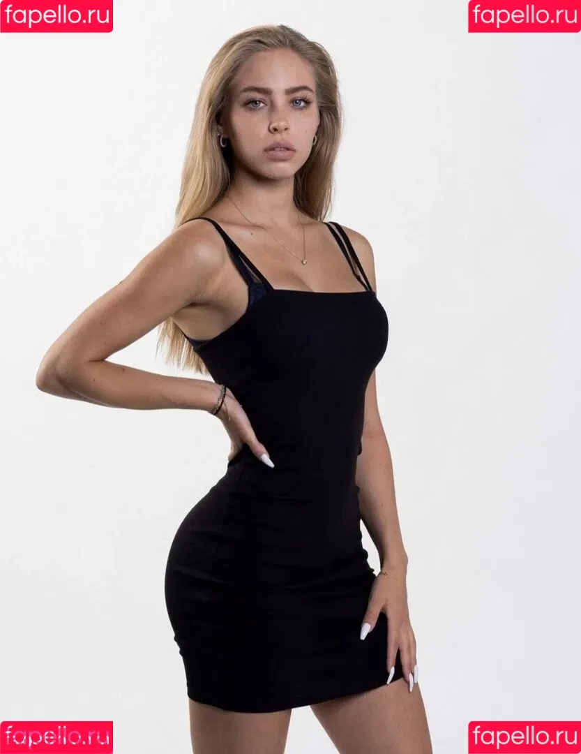 Coral Baey Onlyfans Photo Gallery 