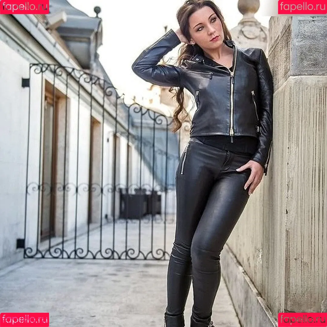Julie Skyhigh Onlyfans Photo Gallery 