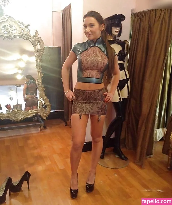 Julie Skyhigh Onlyfans Photo Gallery 