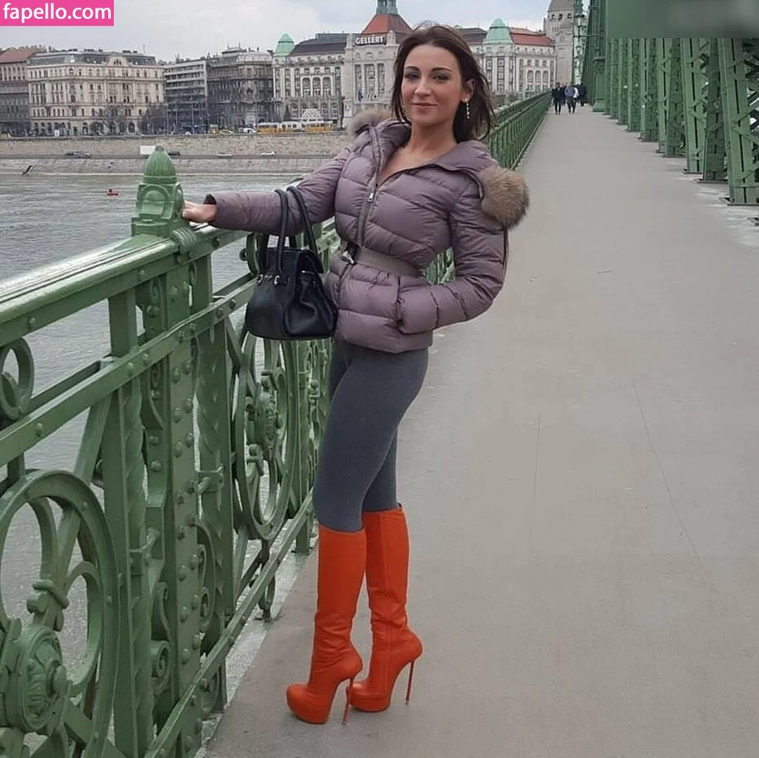 Julie Skyhigh Onlyfans Photo Gallery 