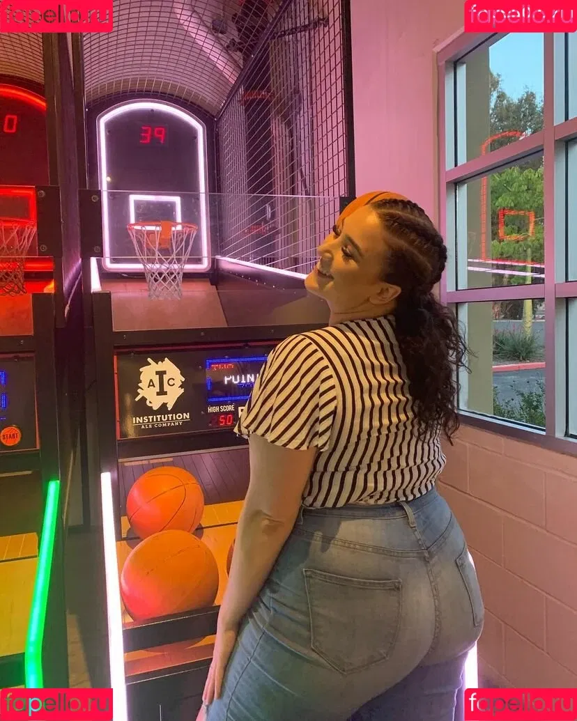 Stephanie Sangster Onlyfans Photo Gallery 