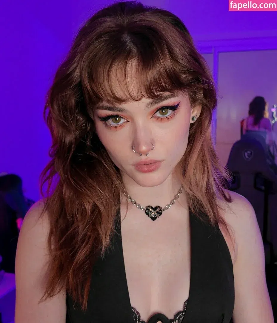 DeadlyKitten's Kofi Onlyfans Photo Gallery 