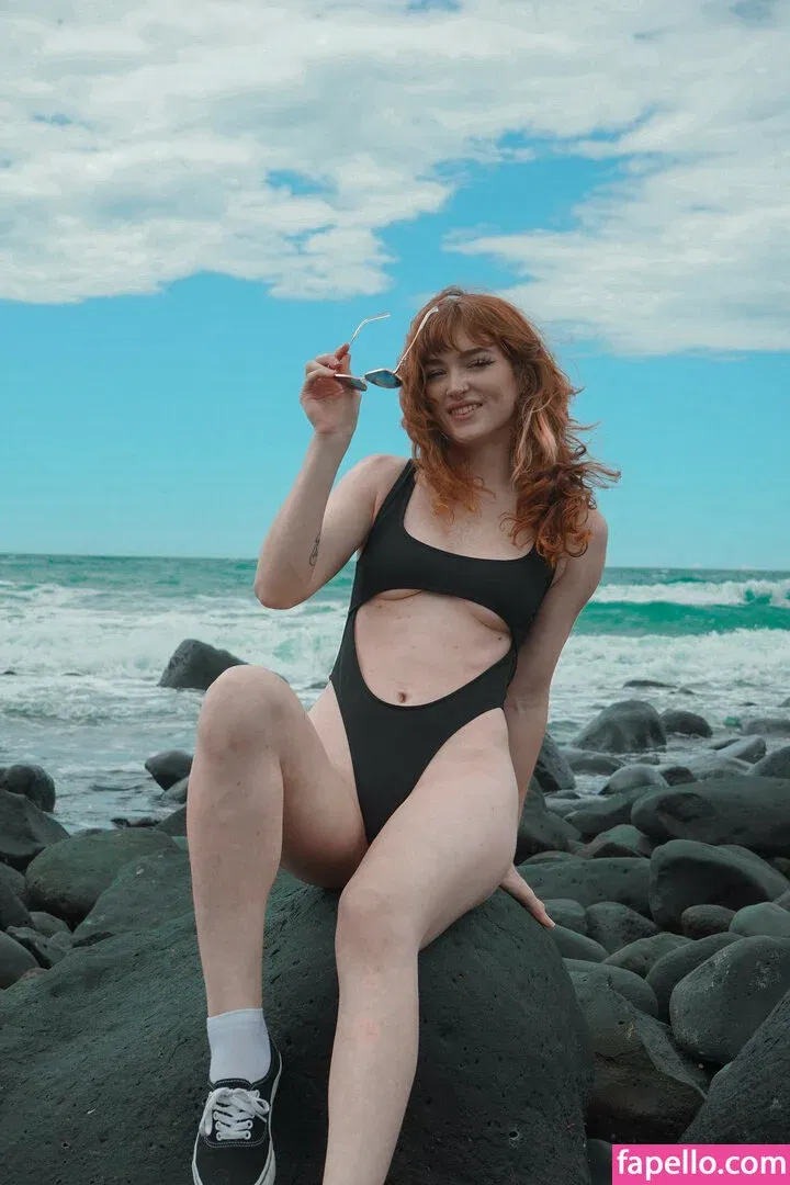 DeadlyKitten's Kofi Onlyfans Photo Gallery 