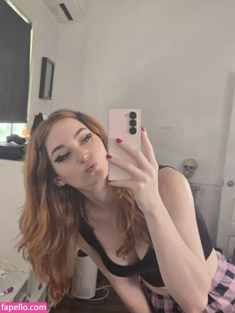 DeadlyKitten's Kofi Onlyfans Photo Gallery 