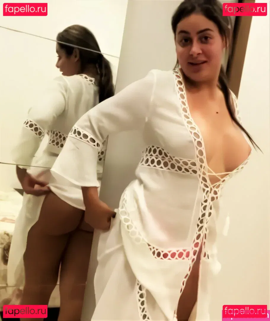 Bella Menezes Onlyfans Photo Gallery 