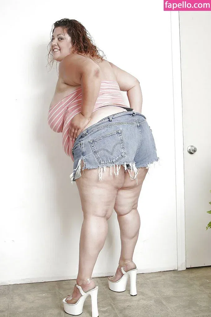 Reyna Cruz Onlyfans Photo Gallery 