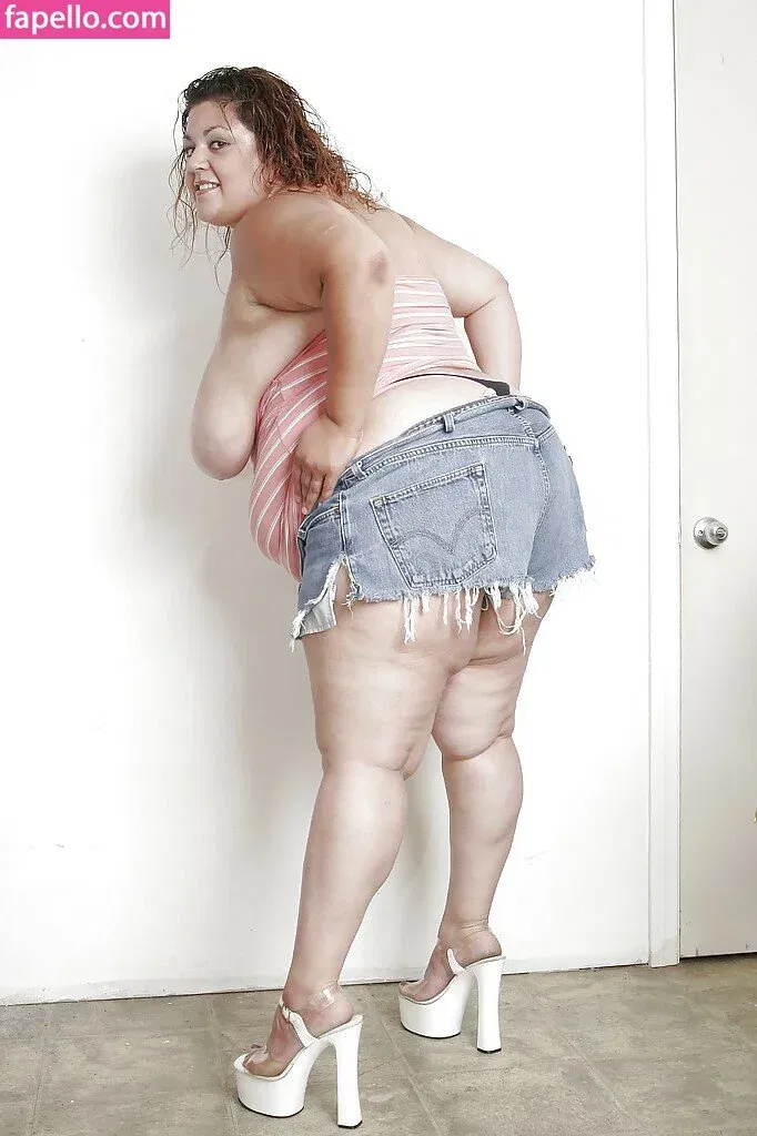 Reyna Cruz Onlyfans Photo Gallery 