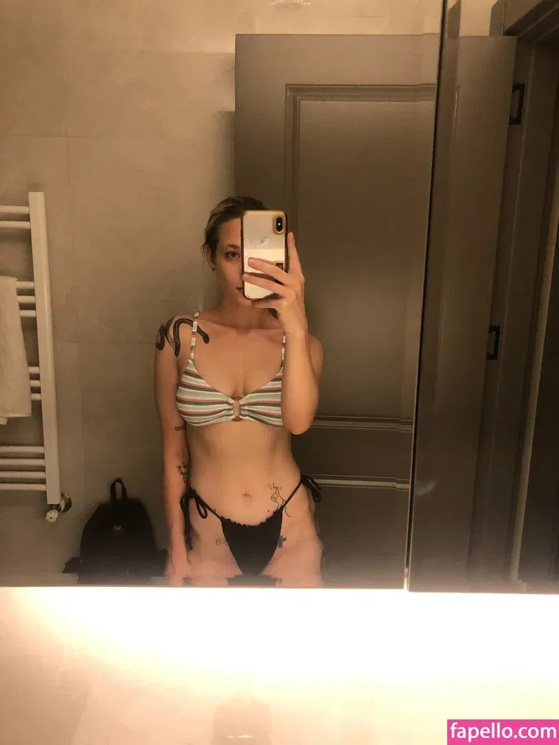 Dina Lewd Onlyfans Photo Gallery 