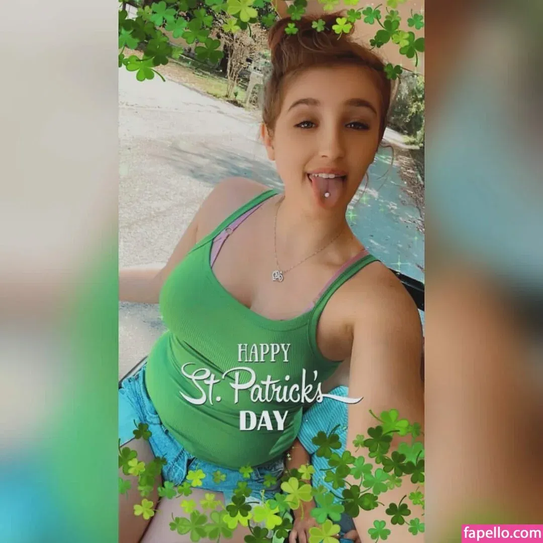 Stoner Queen Onlyfans Photo Gallery 