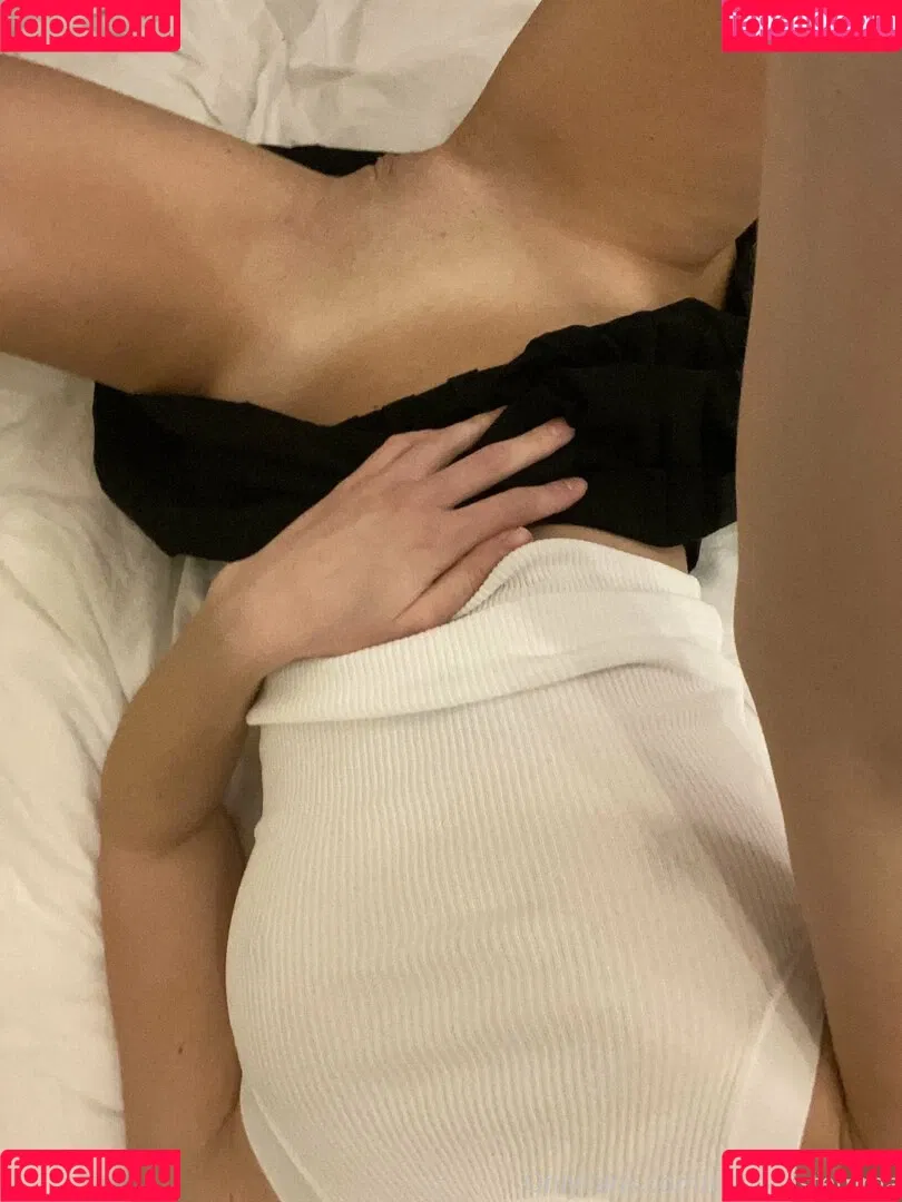 tinywaistemma Onlyfans Photo Gallery 