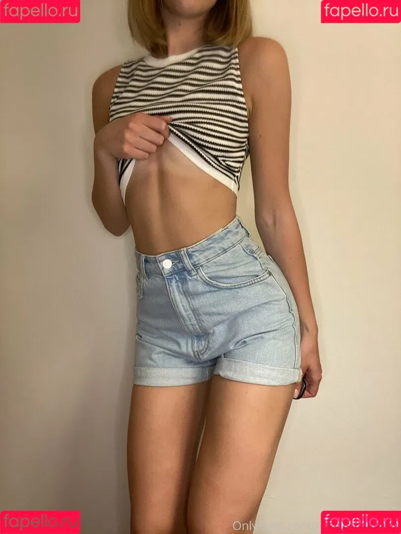 tinywaistemma Onlyfans Photo Gallery 