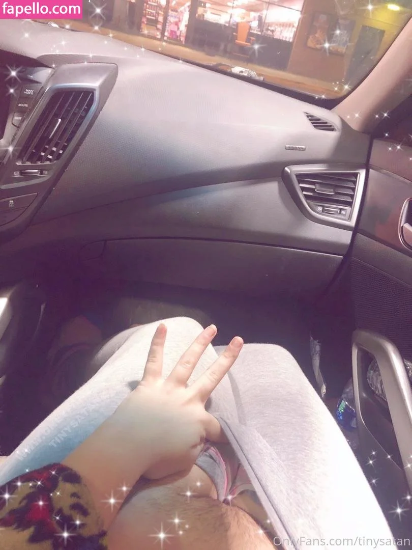 tinywaistemma Onlyfans Photo Gallery 