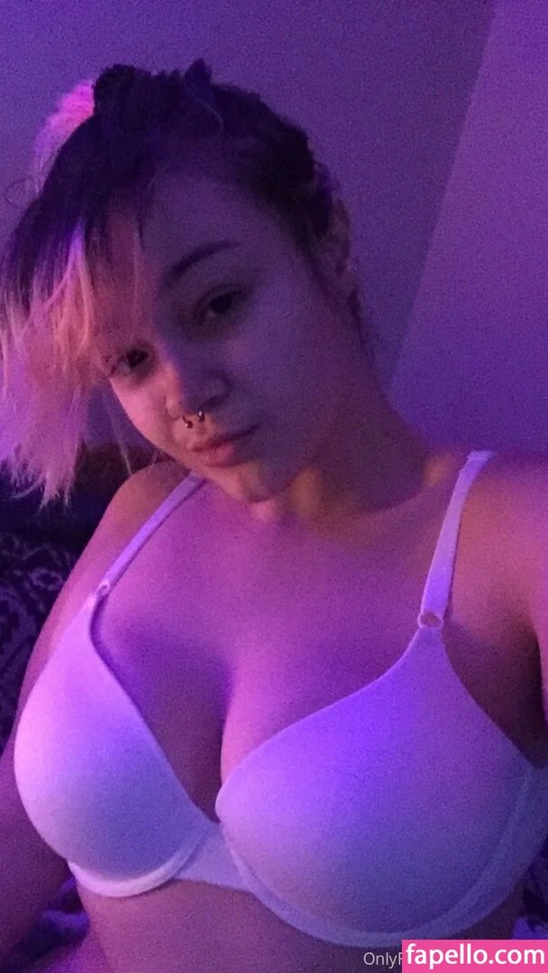 tinywaistemma Onlyfans Photo Gallery 