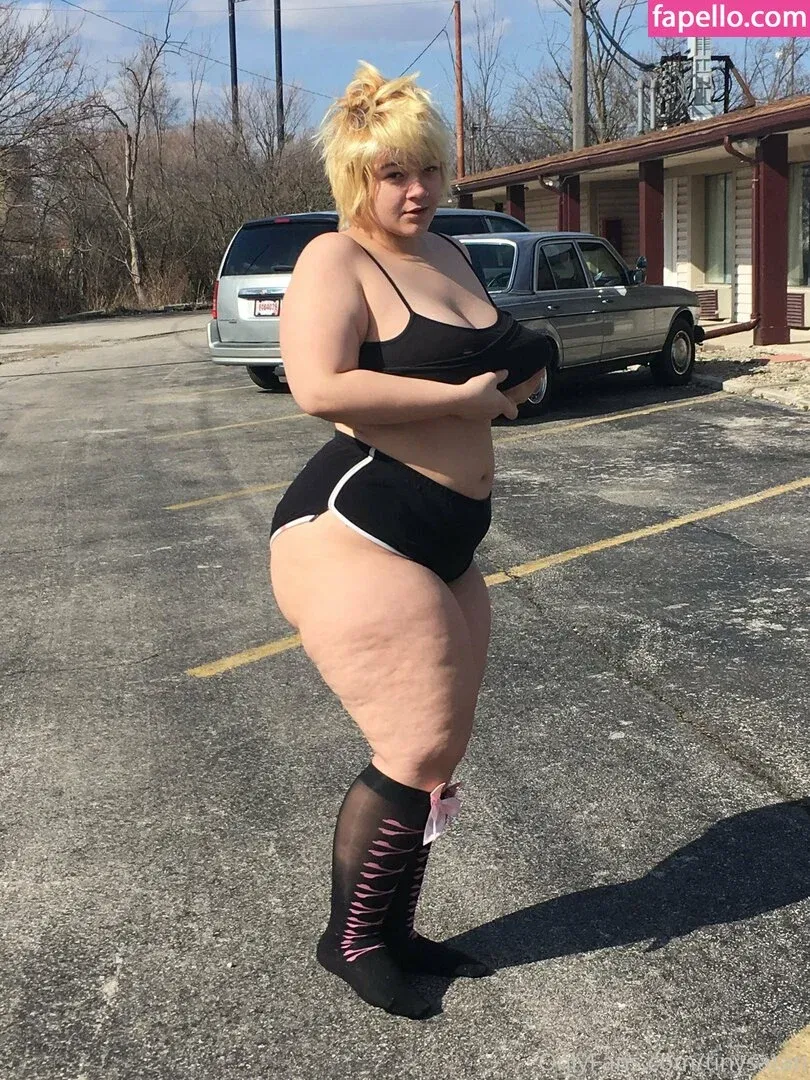 tinywaistemma Onlyfans Photo Gallery 