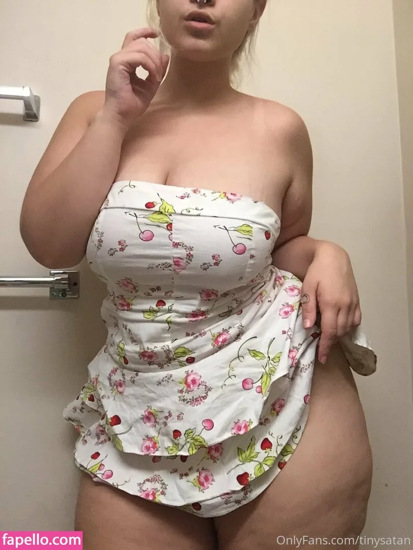 tinywaistemma Onlyfans Photo Gallery 