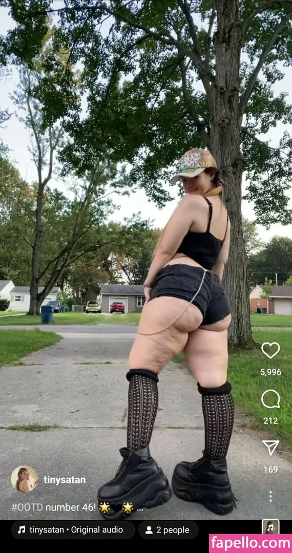 tinywaistemma Onlyfans Photo Gallery 