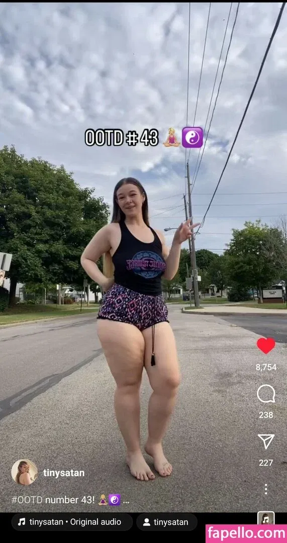 tinywaistemma Onlyfans Photo Gallery 