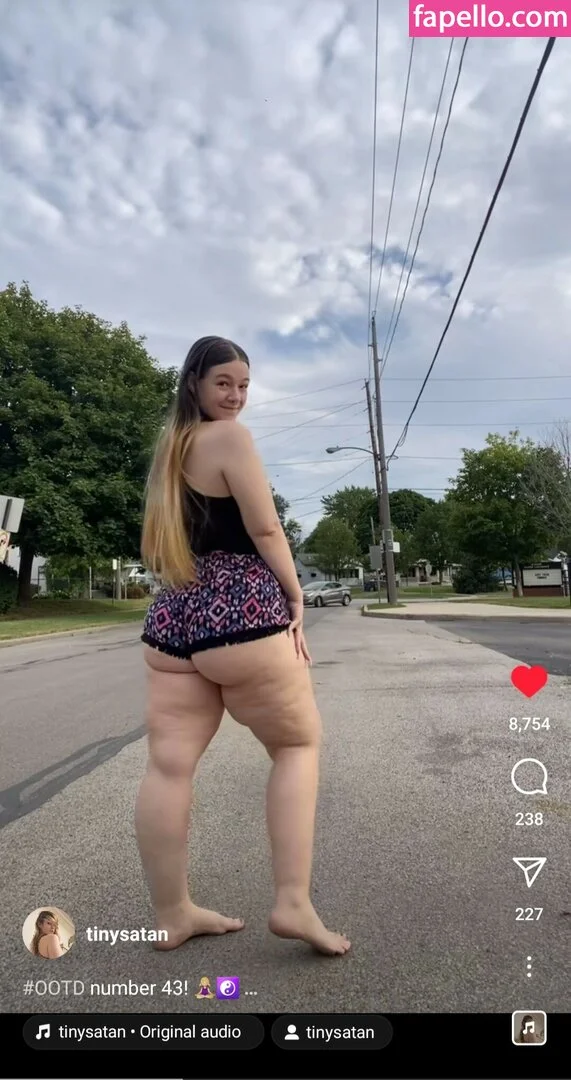 tinywaistemma Onlyfans Photo Gallery 