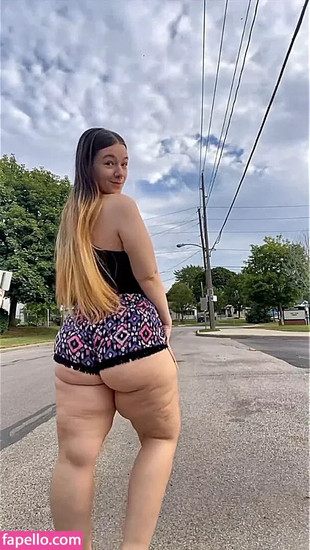 tinywaistemma Onlyfans Photo Gallery 