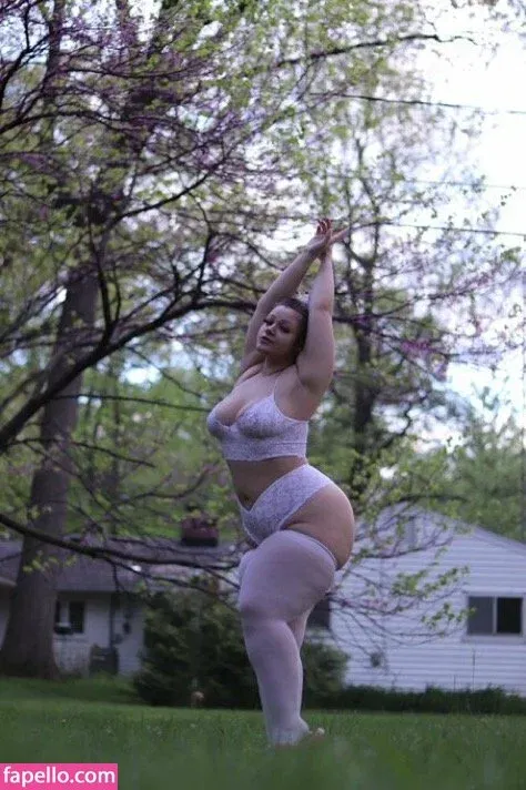 tinywaistemma Onlyfans Photo Gallery 