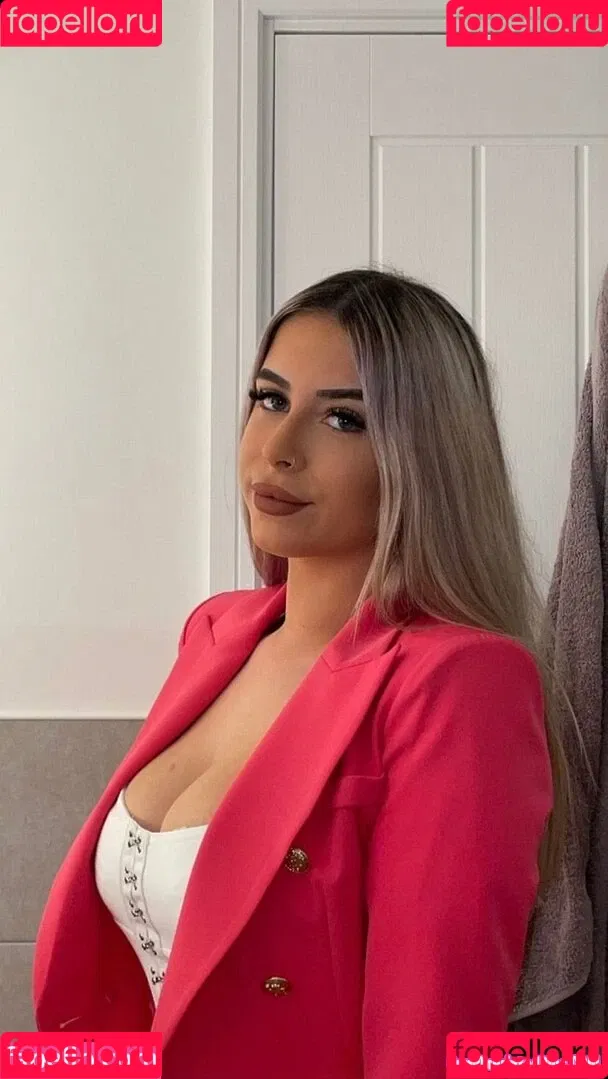 Lucy Scales Onlyfans Photo Gallery 
