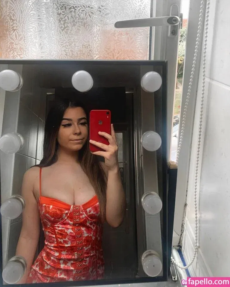 Lucy Scales Onlyfans Photo Gallery 