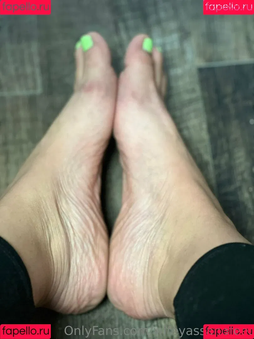wifeyassandfeet Onlyfans Photo Gallery 