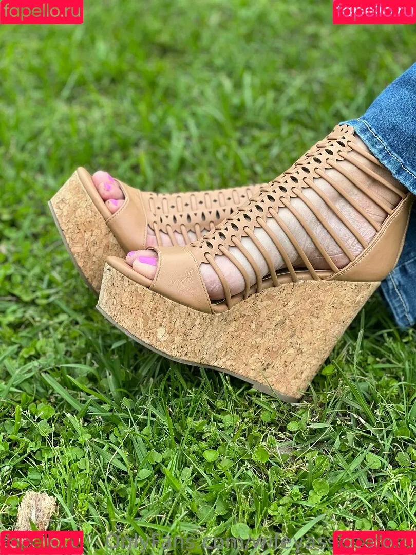 wifeyassandfeet Onlyfans Photo Gallery 