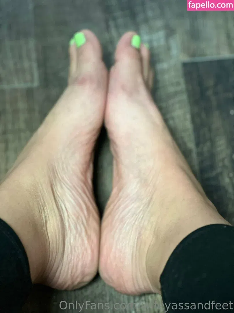 wifeyassandfeet Onlyfans Photo Gallery 