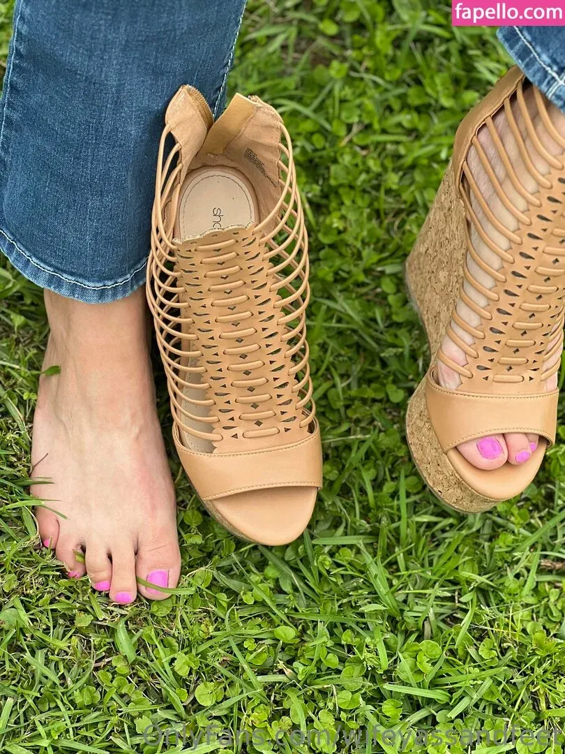 wifeyassandfeet Onlyfans Photo Gallery 
