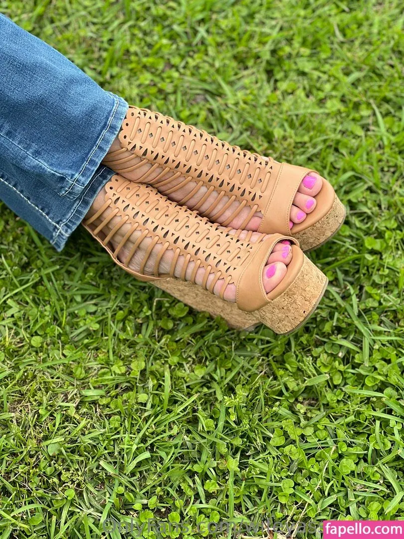 wifeyassandfeet Onlyfans Photo Gallery 