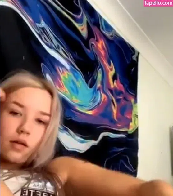 sjsjeuejdb Onlyfans Photo Gallery 