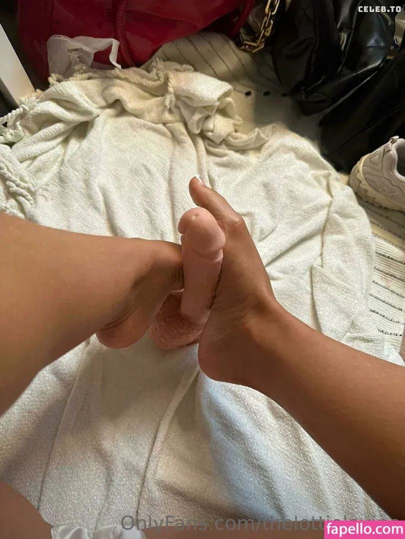 sjsjeuejdb Onlyfans Photo Gallery 