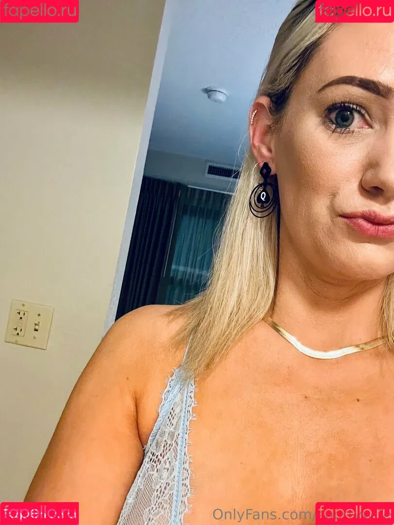SportyWife / SportyMom / HotwifeRye Onlyfans Photo Gallery 