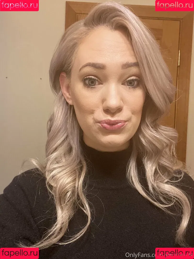 SportyWife / SportyMom / HotwifeRye Onlyfans Photo Gallery 