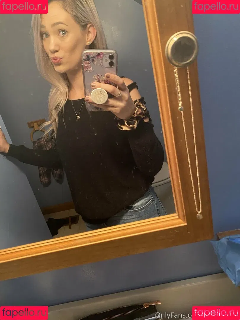 SportyWife / SportyMom / HotwifeRye Onlyfans Photo Gallery 