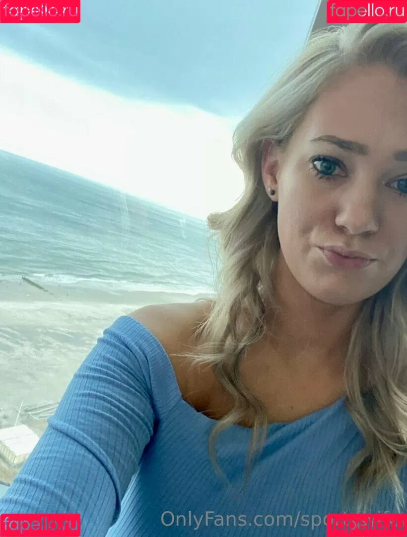 SportyWife / SportyMom / HotwifeRye Onlyfans Photo Gallery 