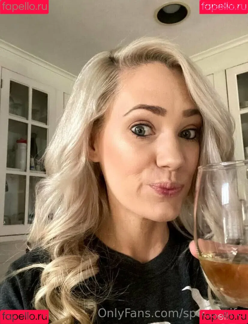 SportyWife / SportyMom / HotwifeRye Onlyfans Photo Gallery 