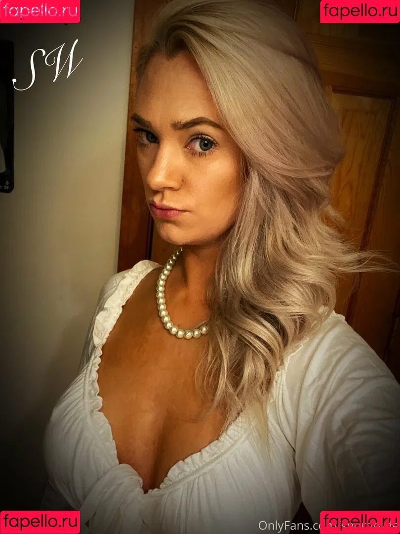 SportyWife / SportyMom / HotwifeRye Onlyfans Photo Gallery 