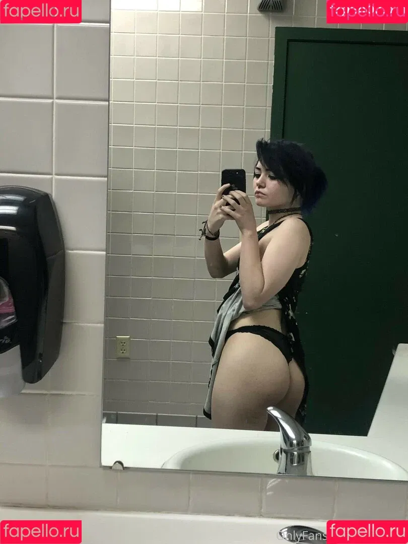 MollyRot Onlyfans Photo Gallery 