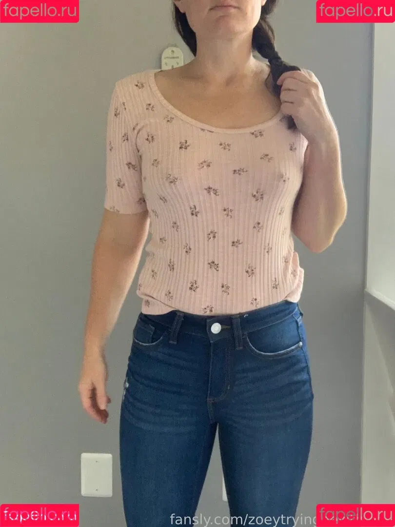 zoeytryingnewthings Onlyfans Photo Gallery 