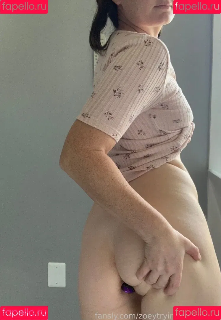 zoeytryingnewthings Onlyfans Photo Gallery 