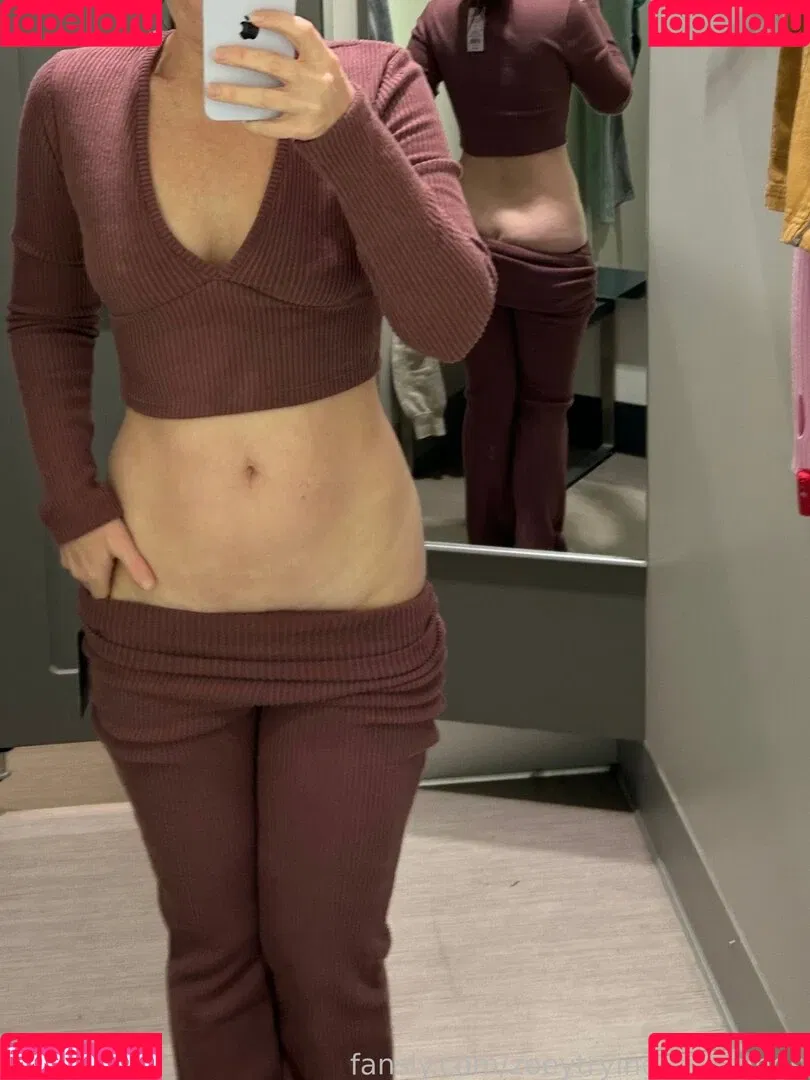 zoeytryingnewthings Onlyfans Photo Gallery 
