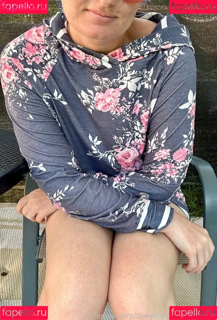 zoeytryingnewthings Onlyfans Photo Gallery 