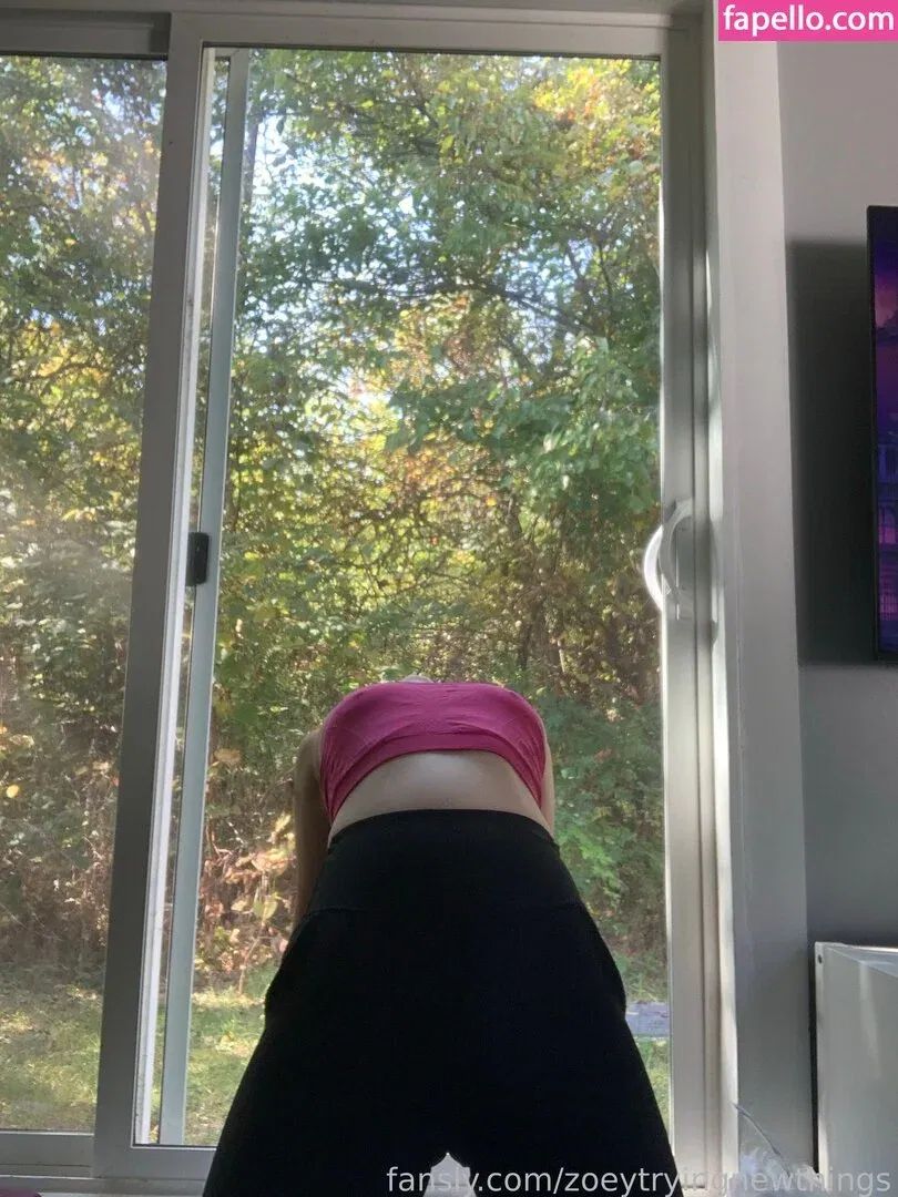 zoeytryingnewthings Onlyfans Photo Gallery 