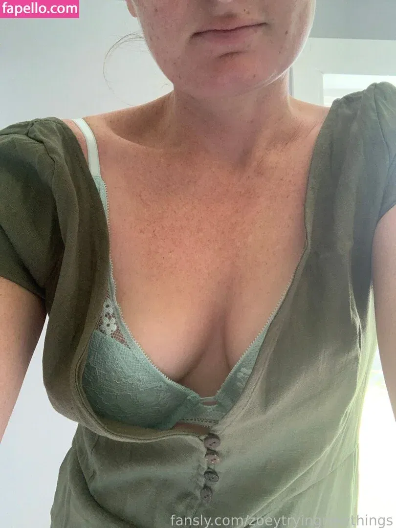 zoeytryingnewthings Onlyfans Photo Gallery 