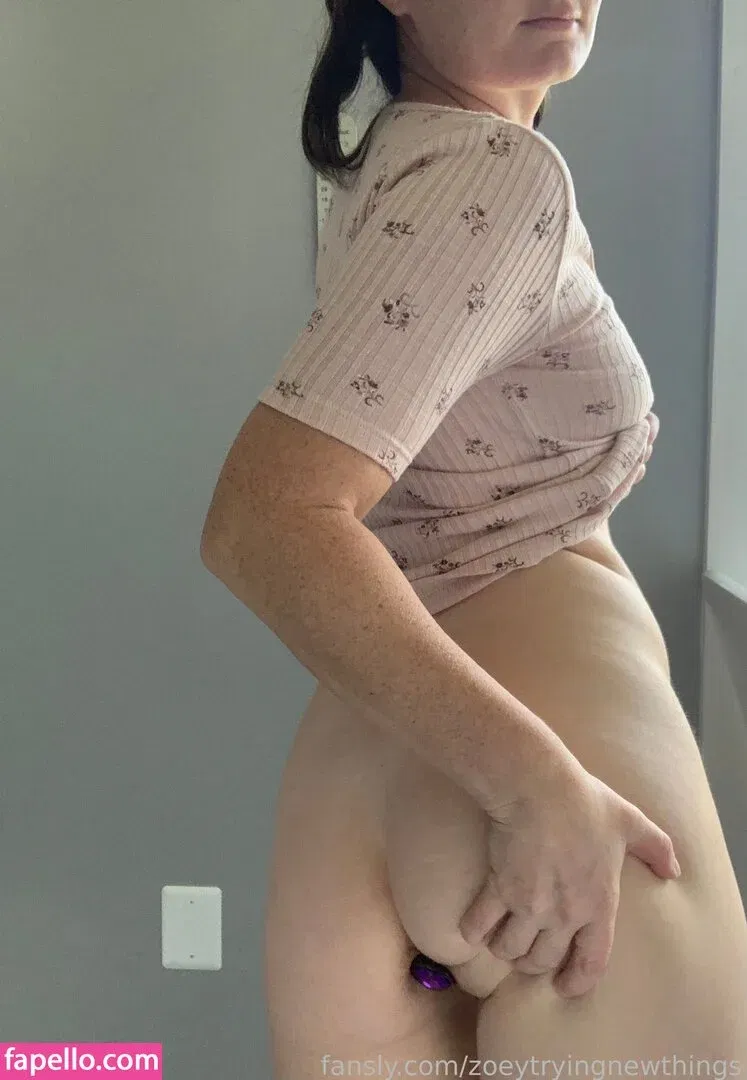 zoeytryingnewthings Onlyfans Photo Gallery 