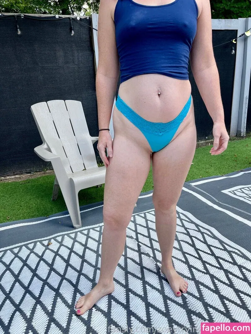 zoeytryingnewthings Onlyfans Photo Gallery 