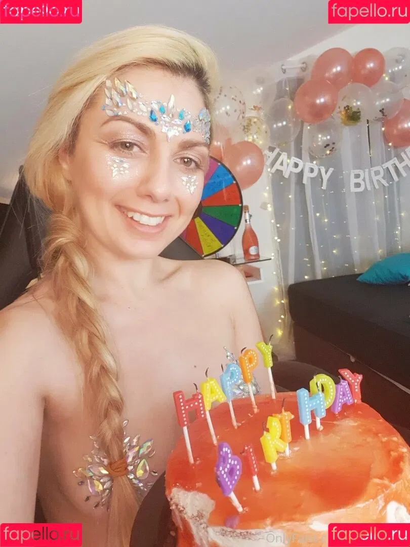 LindaWhite Onlyfans Photo Gallery 